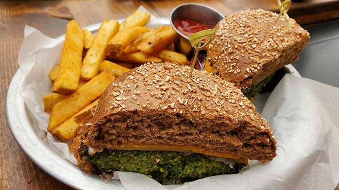 Falafel burger