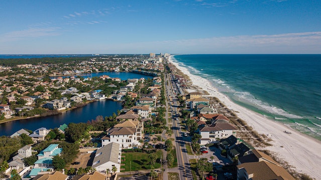 Many houses by a beach