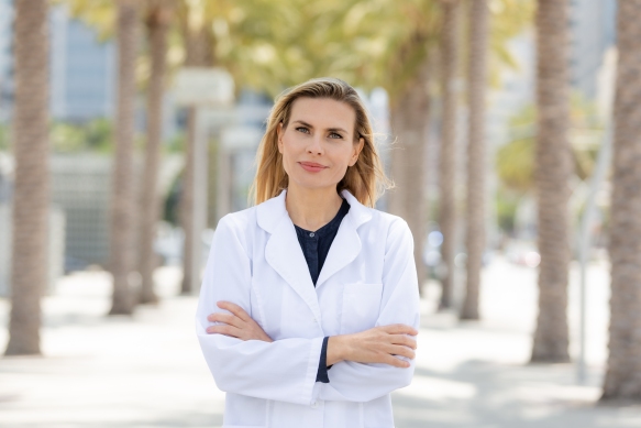 Women in lab coat Lidia Domagalska LAc