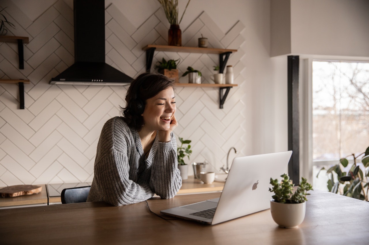 women looking at computer trying to get a home loan